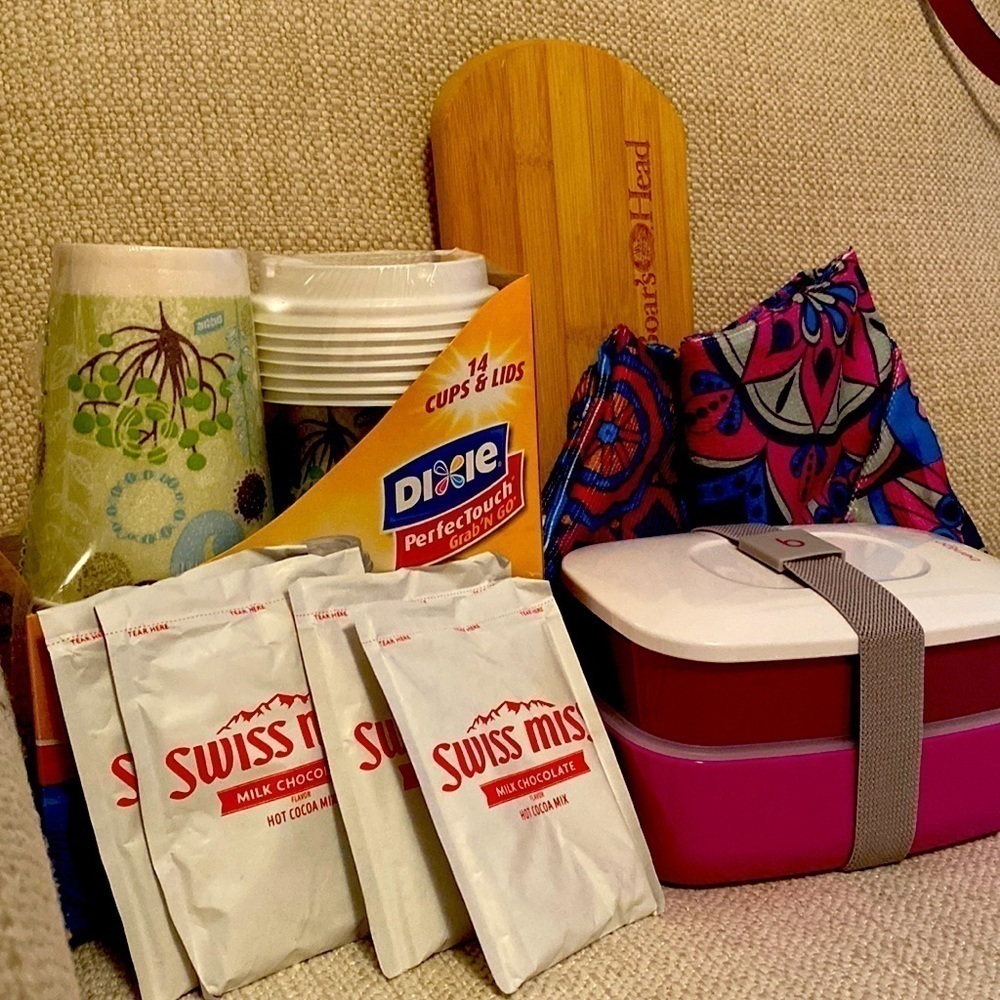 PICNIC BUNDLE with Juicy Couture blanket - Picture 2 of 8